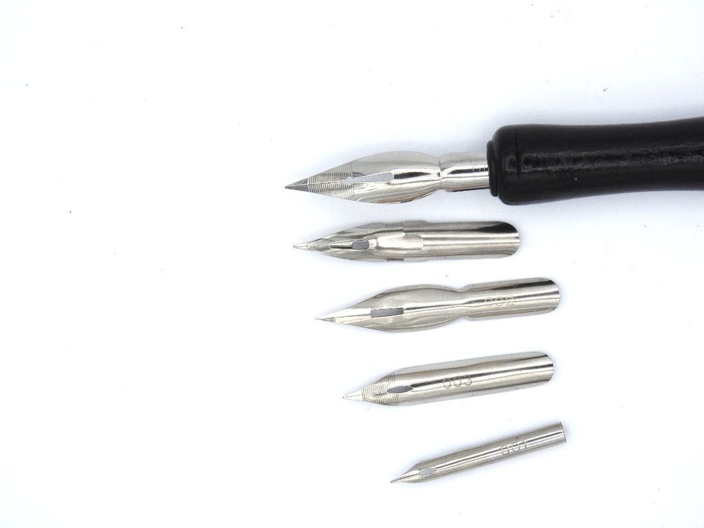Manga-Pen-Set-Of-5-Nibs-and-Ink-Bottle.jpg Manga-Pen-Set-Of-5-Nibs-and-Ink-Bottle.jpg
